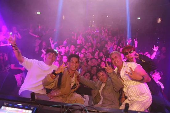 ECHO TOUR — DJs Live On Stage